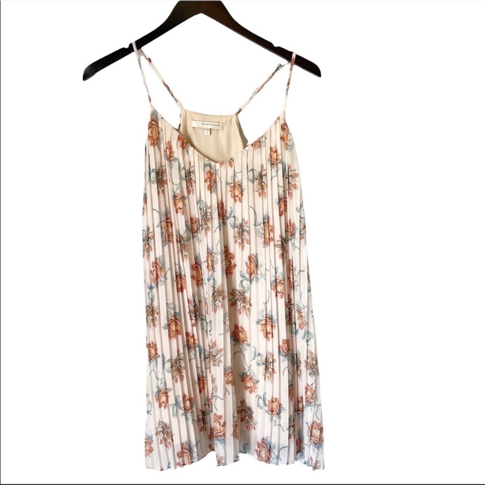 LAVENDER BROWN Pleated Floral Slip Dress Small